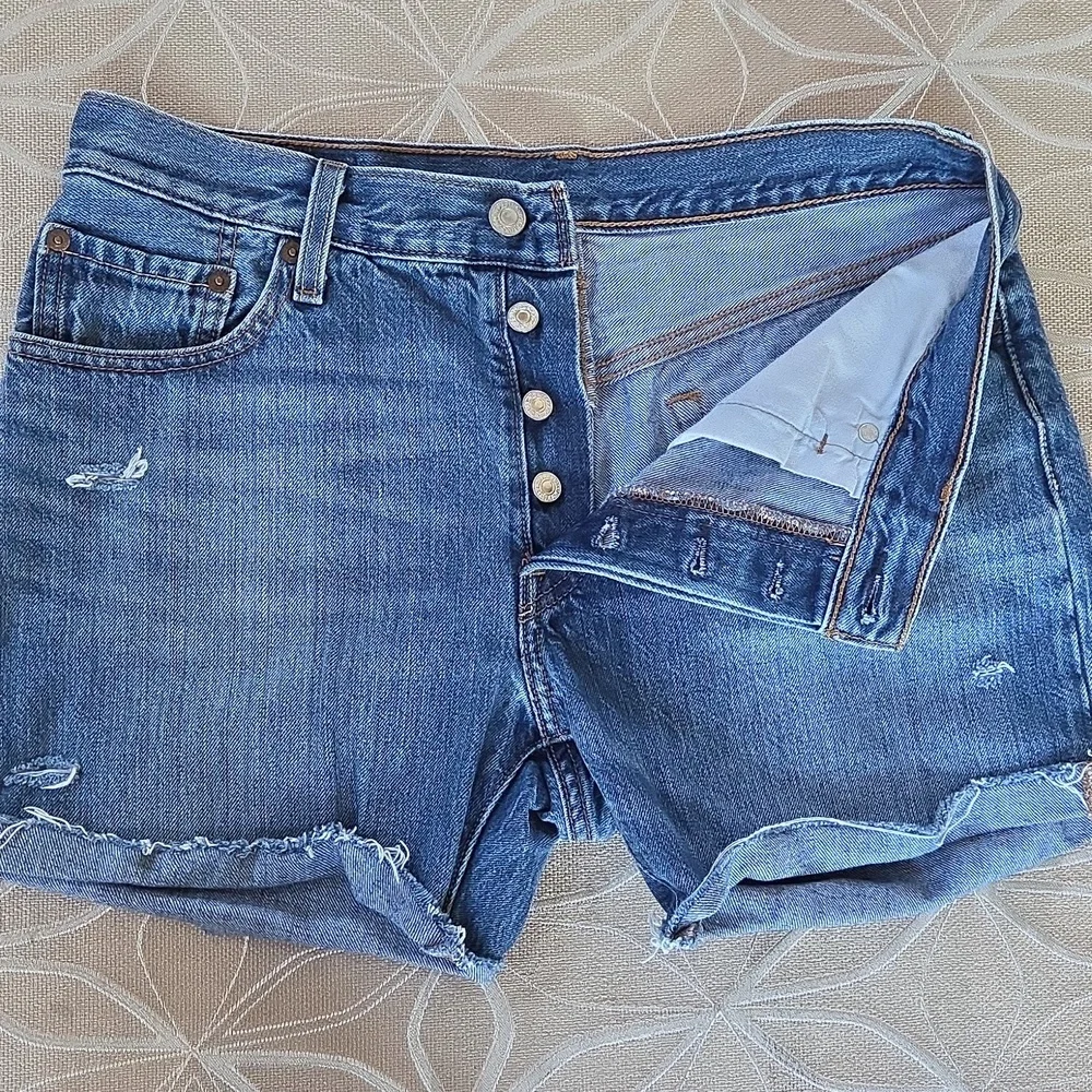 Levi's 501 Cut Off Denim Shorts!